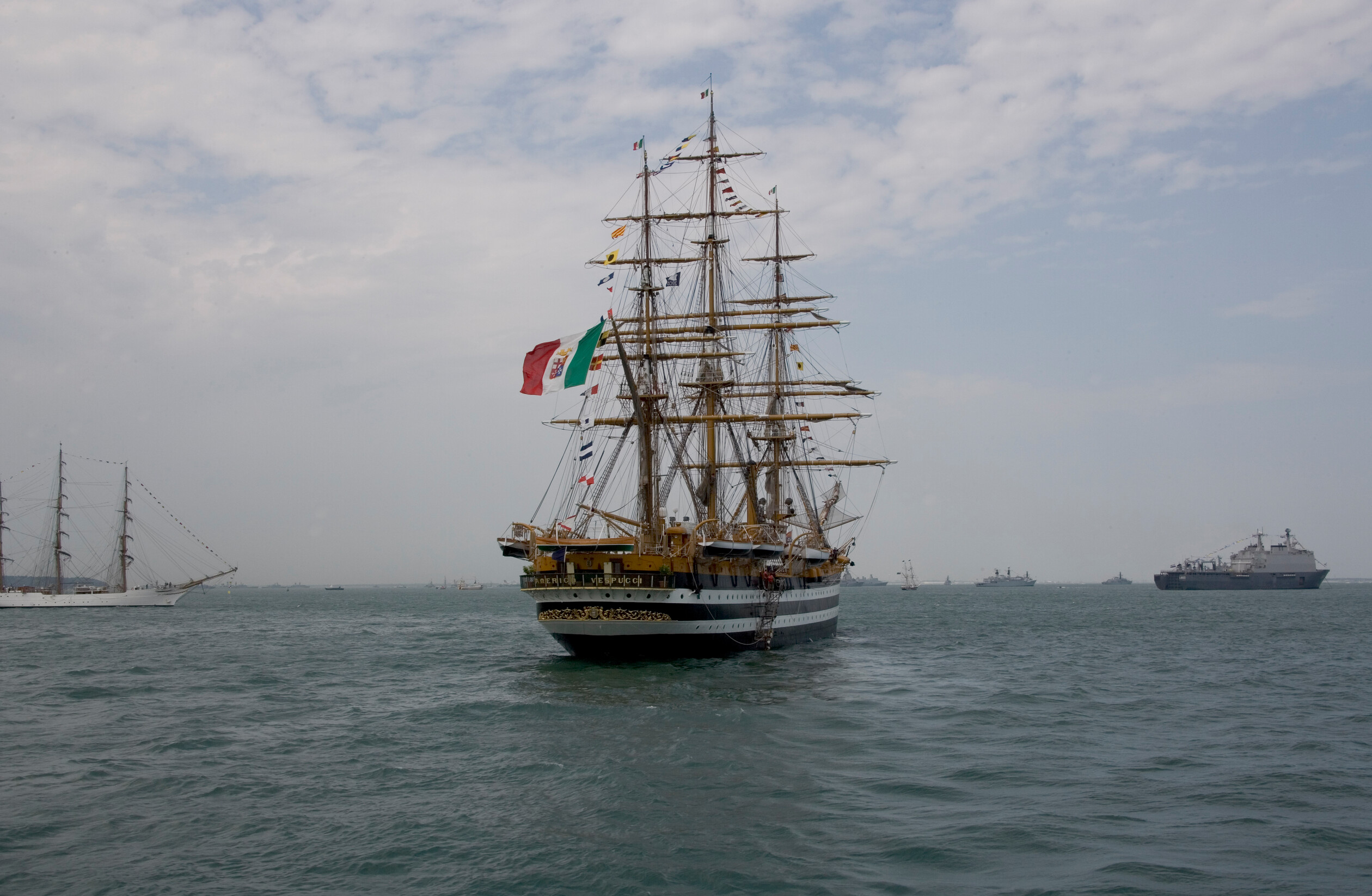 WY2T1412 
 Tall ship Americo Vespucci at International Fleet Review