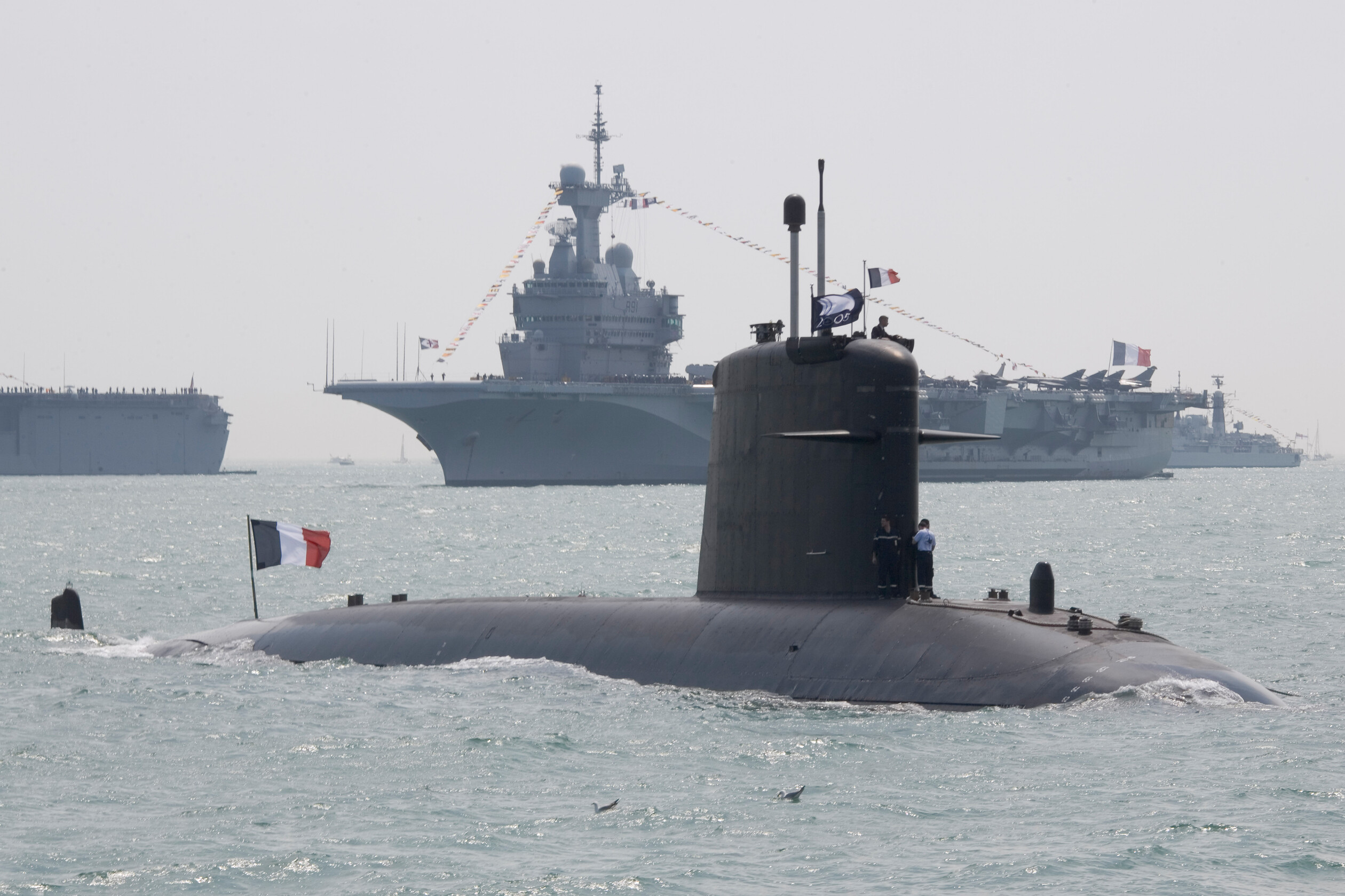 WY2T1371 copy 
 French submarine and carrier preparing for the Fleet Review