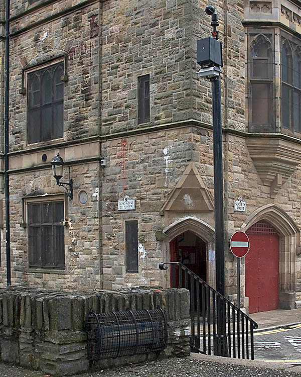 WY2T5161 
 Open door at Apprentice Boys' Memorial Hall, Derry, Londonderry. The date and time of this exposure are highly significant in the history of Northern Ireland.